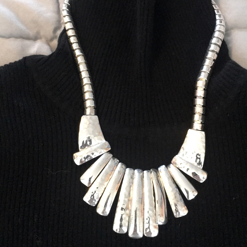 Costume jewelry necklace, silver, hammered style